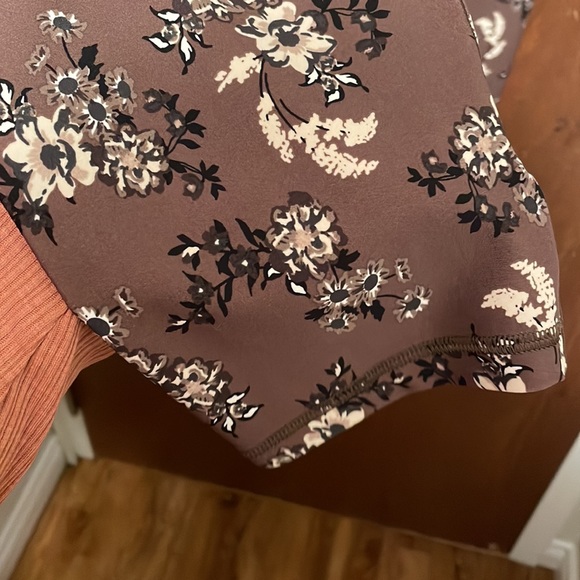 NWOT Aerie Offline Floral Crossover Waist Leggings - Picture 4 of 8